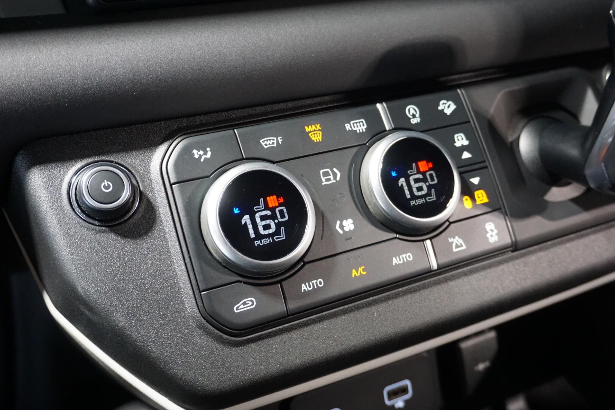 Land Rover Defender 110 3.0 D300 MHEV X-Dynamic SE SUV 5dr Diesel Auto 4WD Euro 6 (s/s) (300 ps)